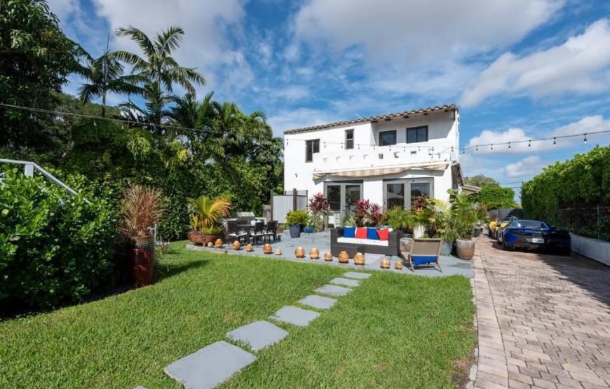 Waterfront Villa Gabrielle