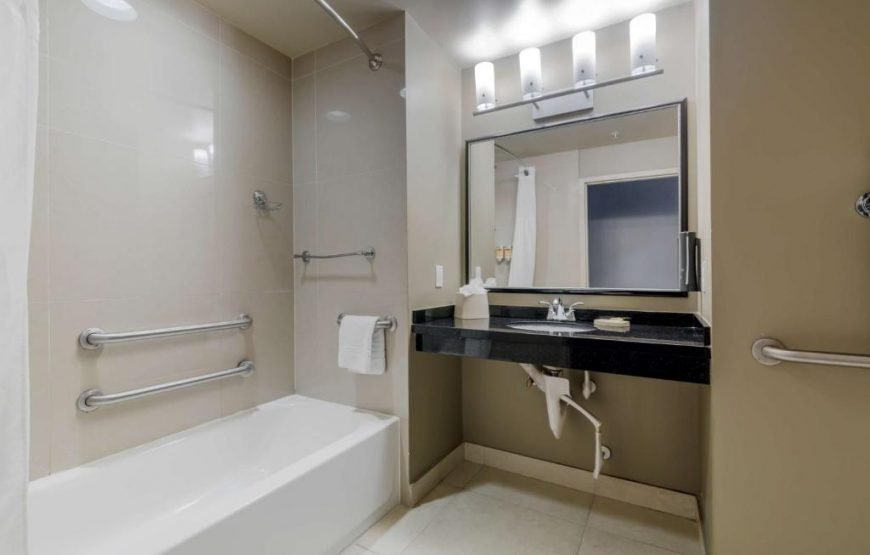 Best Western Plus Miami Airport North Hotel & Suites