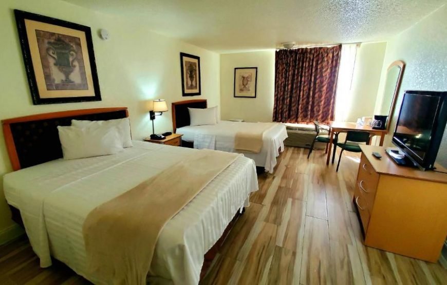 Monumental Movieland Hotel