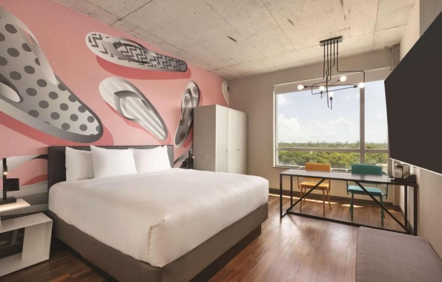 Radisson RED Miami Airport