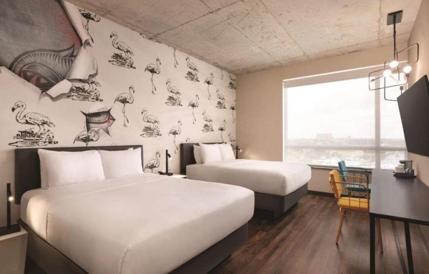 Radisson RED Miami Airport