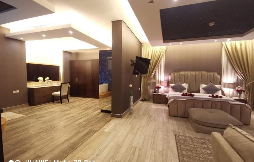 Masken Noon Aprthotel