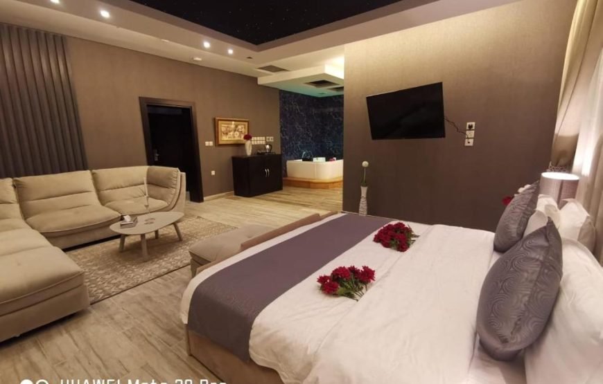 Masken Noon Aprthotel